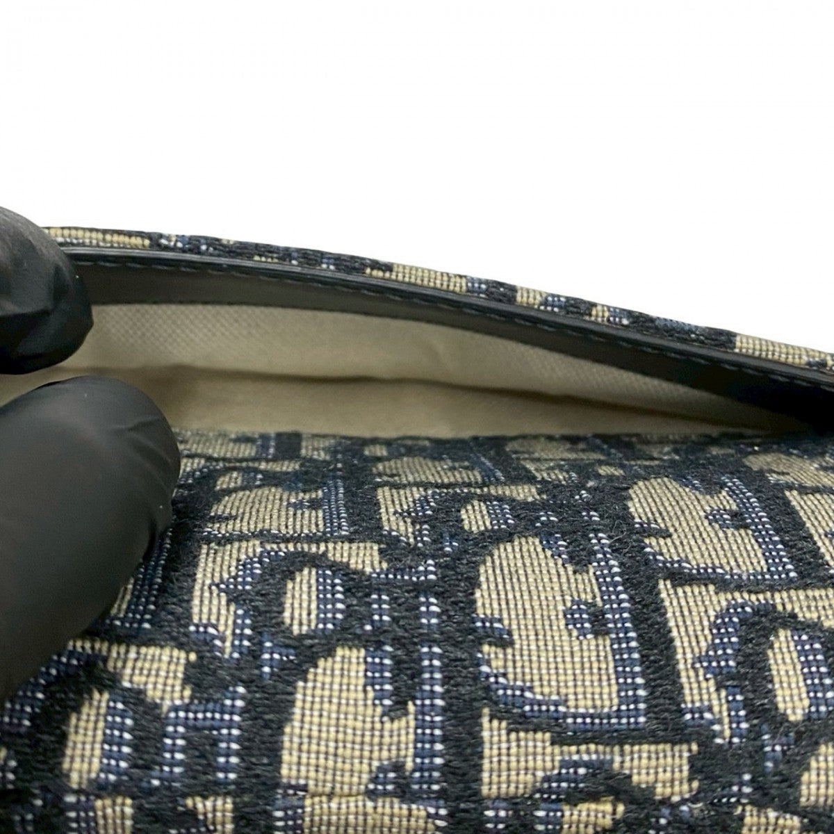 Christian Dior Oblique Saddle Bag (Reissue)
Leather, Canvas Navy Trotter Patern Oblique by John Galliano Revival Design 100% Authentic ✨Pre-Owned Near Mint Condition~ 31% off MSRP