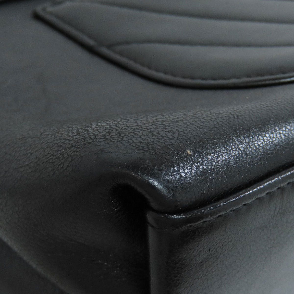 CHANEL – V-Stitch 2-Way Shoulder Bag – Black Lambskin with Gold-Tone Metal – Karl Lagerfeld Collection 2018 – 100% Authentic ✨Previously Owned Very Good Condition ~33% Off MSRP