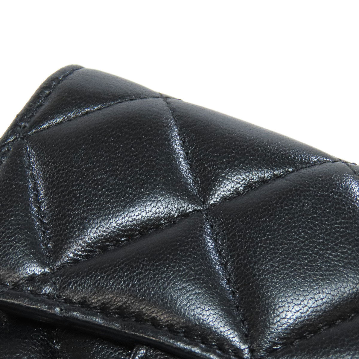 CHANEL Bifold Chain Wallet Matelassée–