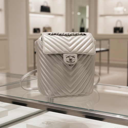 CHANEL Matelassé Turnlock Kettenrucksack Silber Super Creve Leder Serie 22 Authentisch Gebraucht