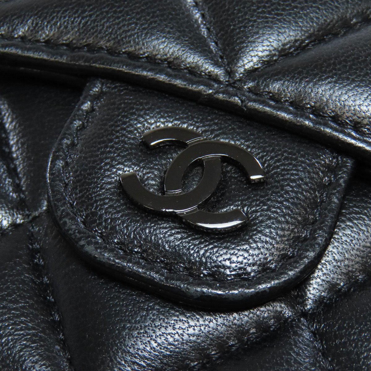 CHANEL Bifold Chain Wallet Matelassée–