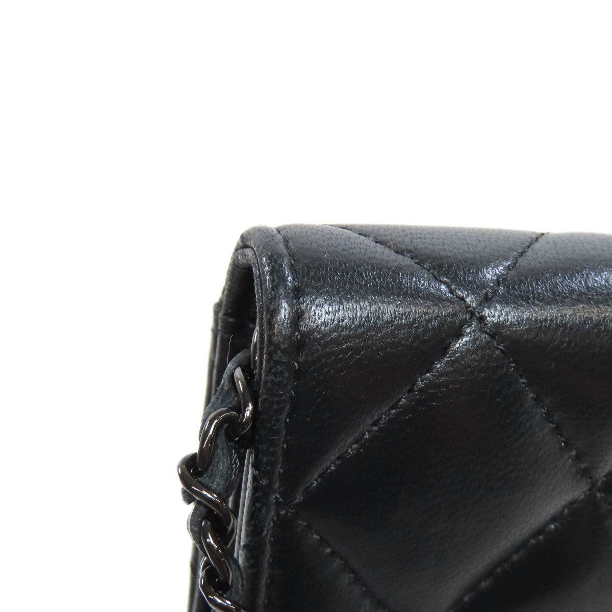 CHANEL Bifold Chain Wallet Matelassée–