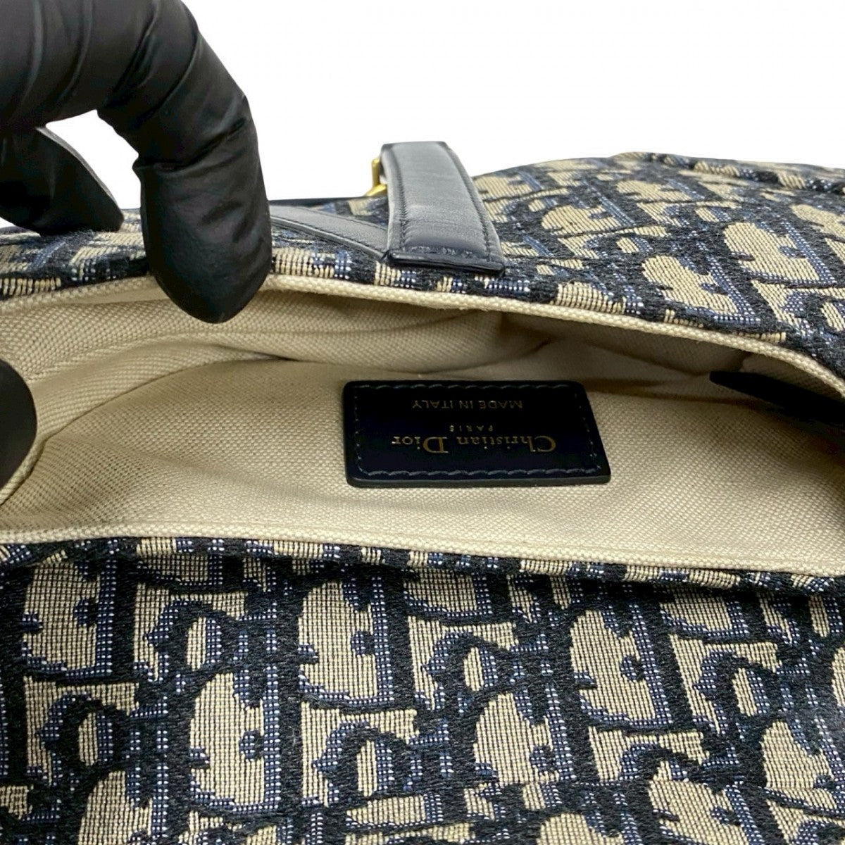 Christian Dior Oblique Saddle Bag (Reissue)
Leather, Canvas Navy Trotter Patern Oblique by John Galliano Revival Design 100% Authentic ✨Pre-Owned Near Mint Condition~ 31% off MSRP