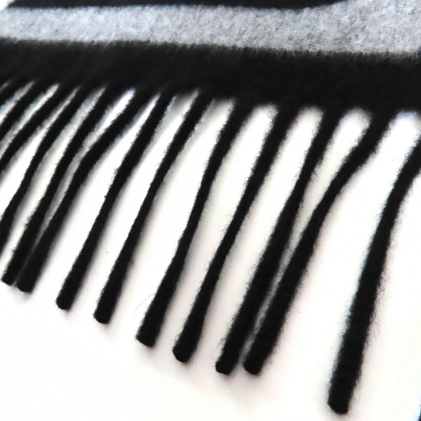 LOUIS VUITTON – Echarpe “The Ultimate Muffler” Scarf – Noir Cashmere/Wool – Made in Italy – 100% Authentic ✨Pre-Owned Excellent Condition ~28% Off MSRP