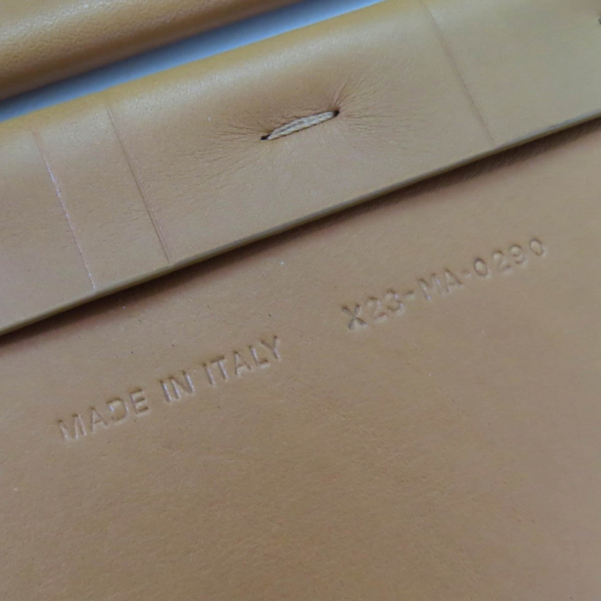 Christian Dior                                                       D-Waist Maxi Belt                                            100% Authentic                                             Excellent Pre-Owned Condition                      -25% off MSRP