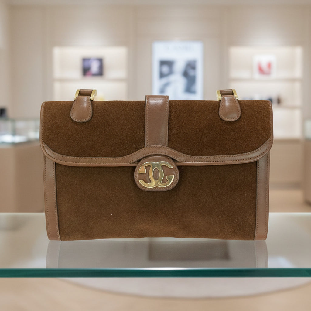 GUCCI              Vintage Pochette Brown Suede with Gold Metal Trim Old Gucci Line – 100% Authentic ✨Pre-Owned Very Good Condition ~31% Off MSRP