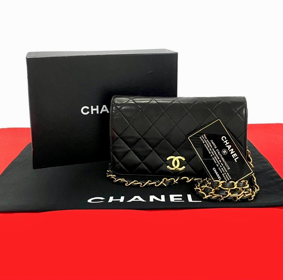 CHANEL –matelassée COCO Mark Shoulder Bag Lambskin leather
Gold-tone Hardware