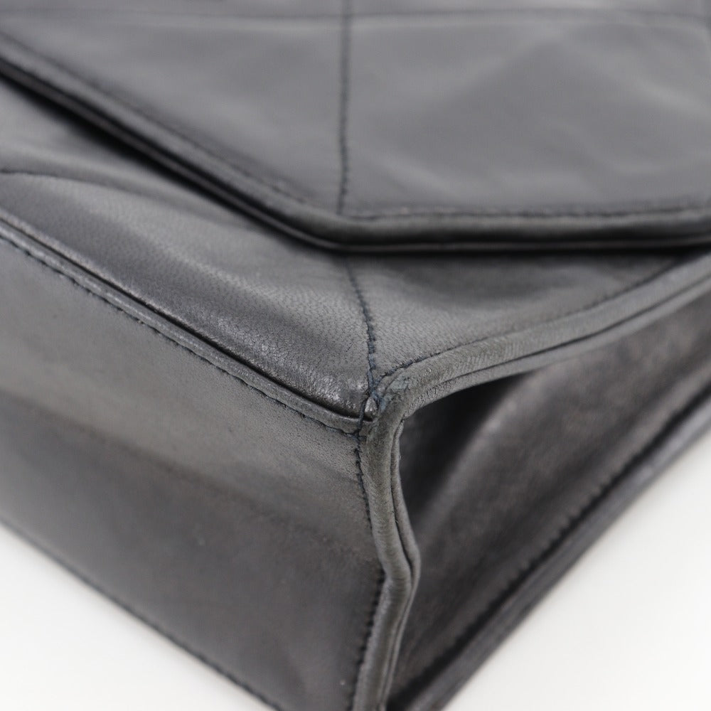 Chanel Chain Shoulder Bag in Black Lambskin – Vintage Matelassée