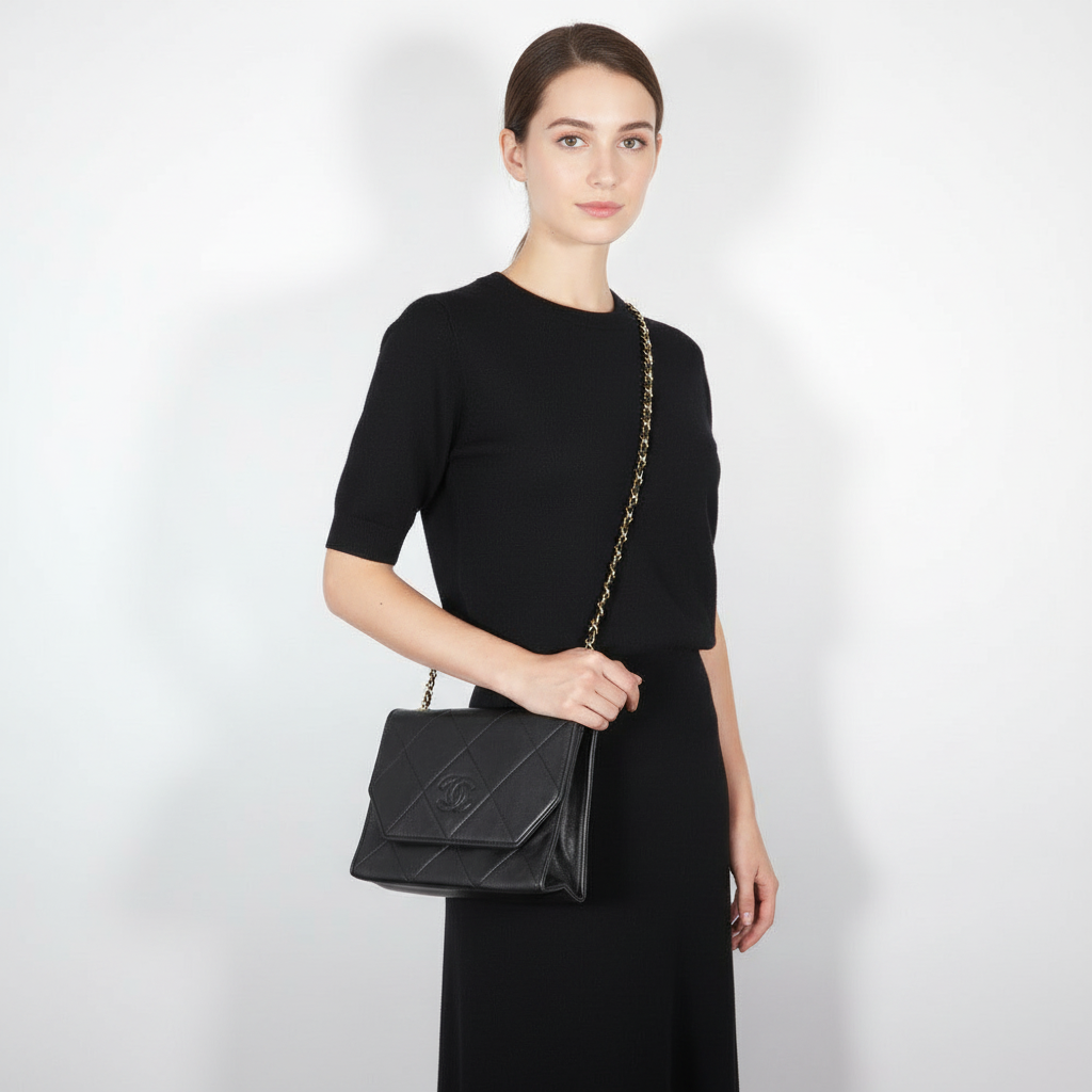 Chanel Chain Shoulder Bag in Black Lambskin – Vintage Matelassée
