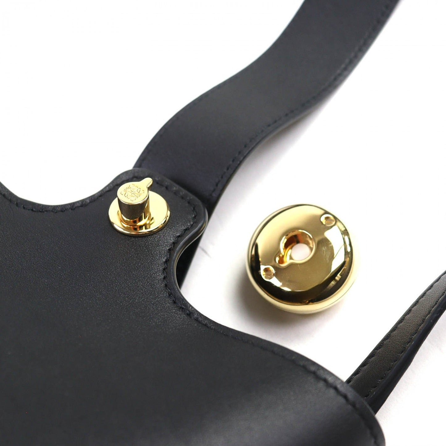 Loewe – Pebble Bucket Bag Mini 100% Authentic ✨Pre-Owned Near Mint Condition            ~ 27% off MSRP