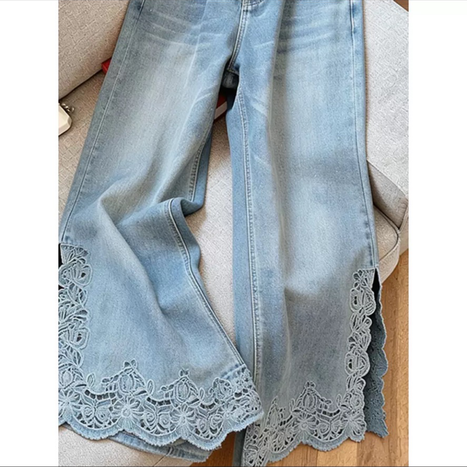 Lace-Trim Wide-Leg Denim Jeans – High-Waisted Light Wash