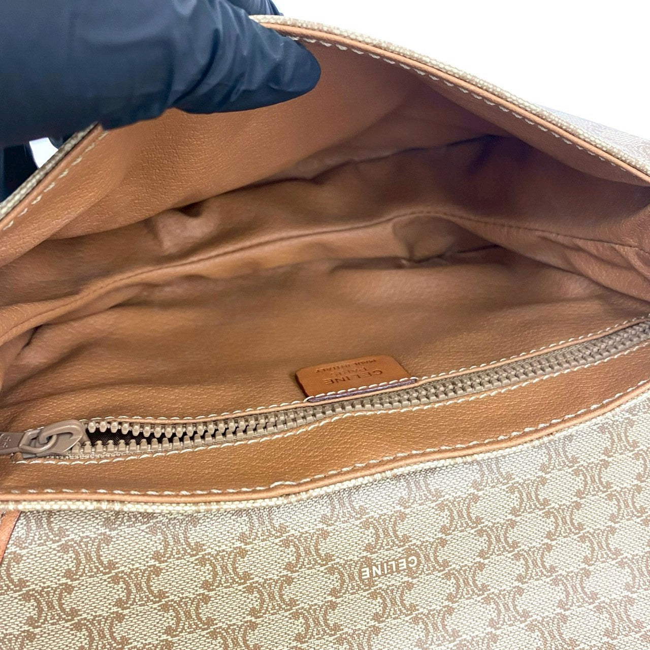 CELINE – Macadam Blazon Triomphe Logo Shoulder Bag – Beige Leather &amp; PVC – 100% Authentic ✨Previously Owned Very Good Condition ~36% Off MSRP