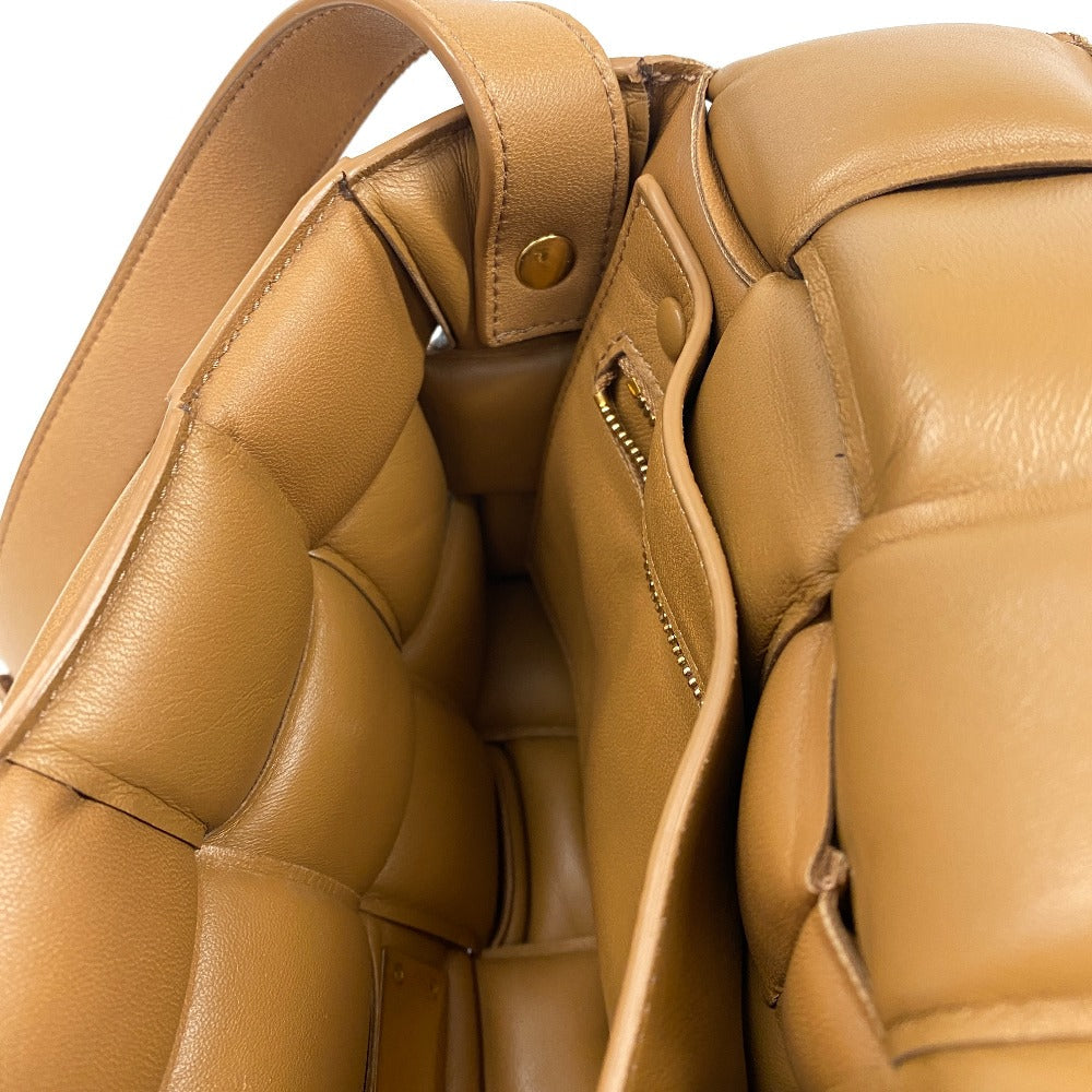 BOTTEGA VENETA – Maxi Intrecciato Padded Cassette Shoulder Bag – Caramel Leather – 100% Authentic ✨Previously Owned Very Good Condition ~36% Off MSRP