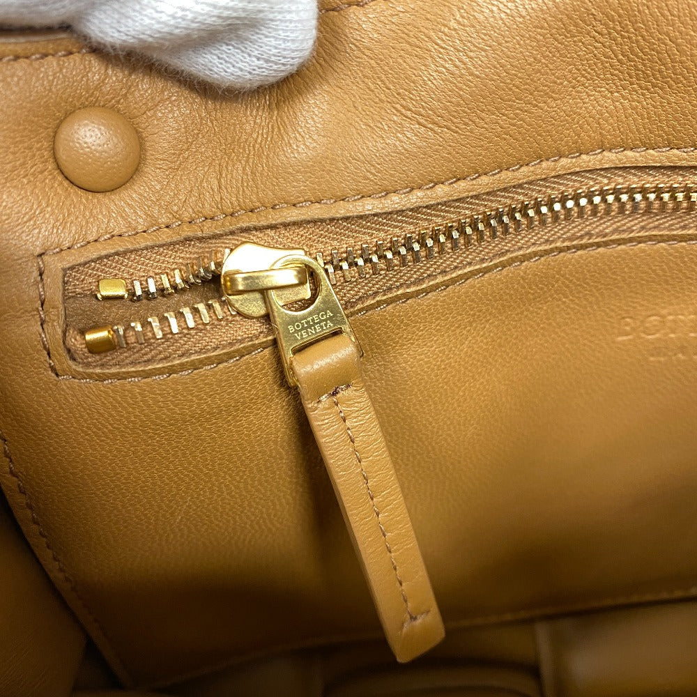 BOTTEGA VENETA – Maxi Intrecciato Padded Cassette Shoulder Bag – Caramel Leather – 100% Authentic ✨Previously Owned Very Good Condition ~36% Off MSRP