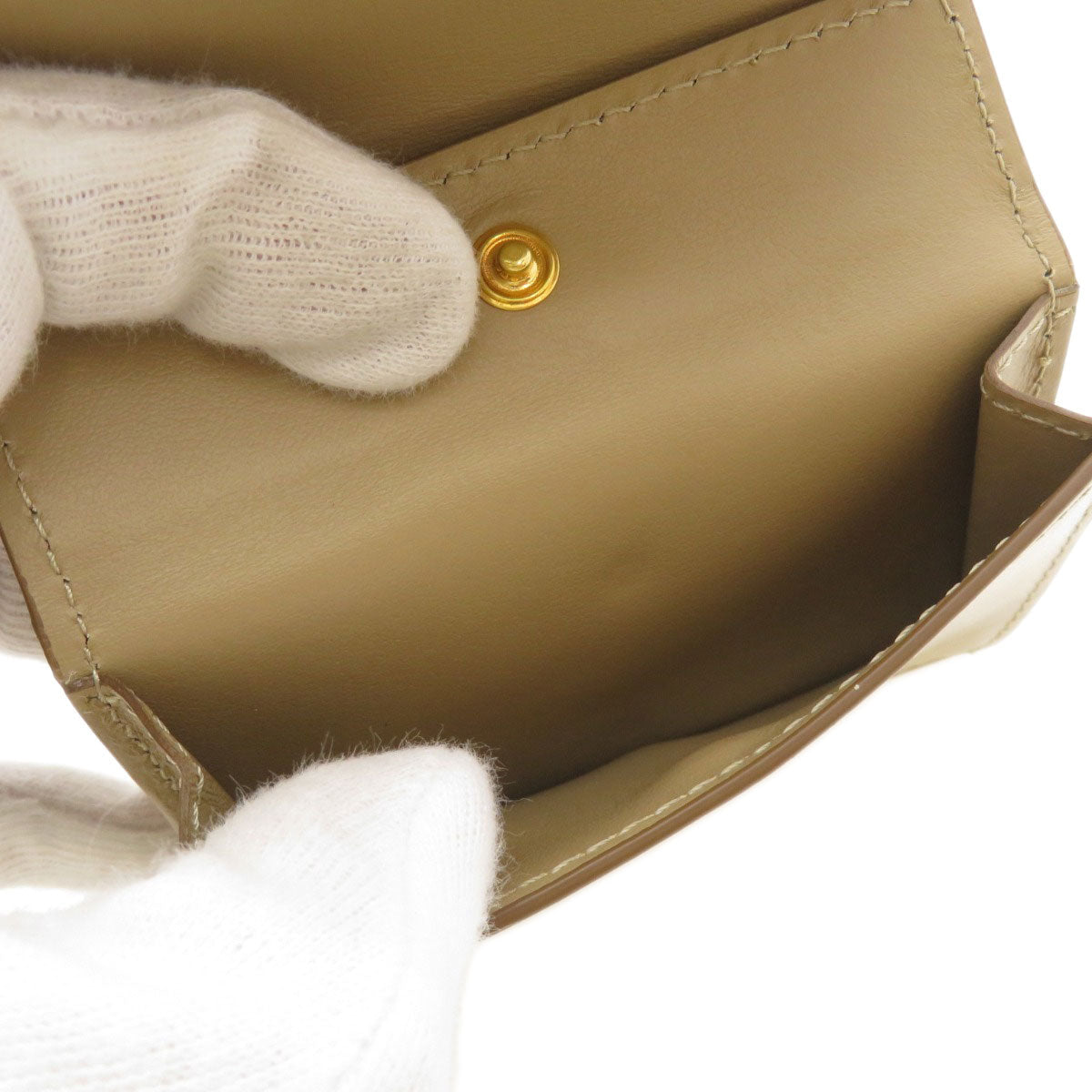 BURBERRY – Coin Chain Wallet – Beige Calfskin  100% Authentic ✨Previously Owned Excellent Condition ~32% Off MSRP