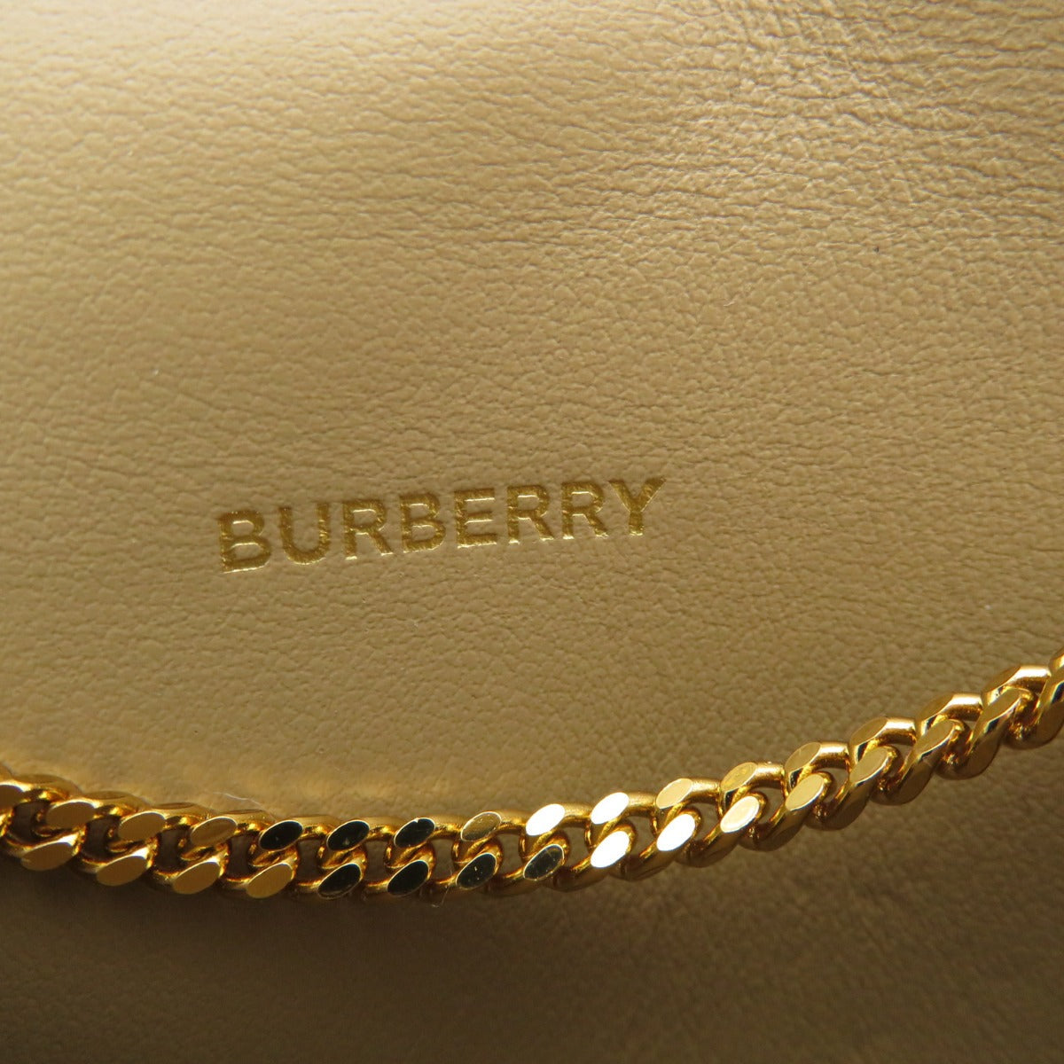 BURBERRY – Coin Chain Wallet – Beige Calfskin  100% Authentic ✨Previously Owned Excellent Condition ~32% Off MSRP