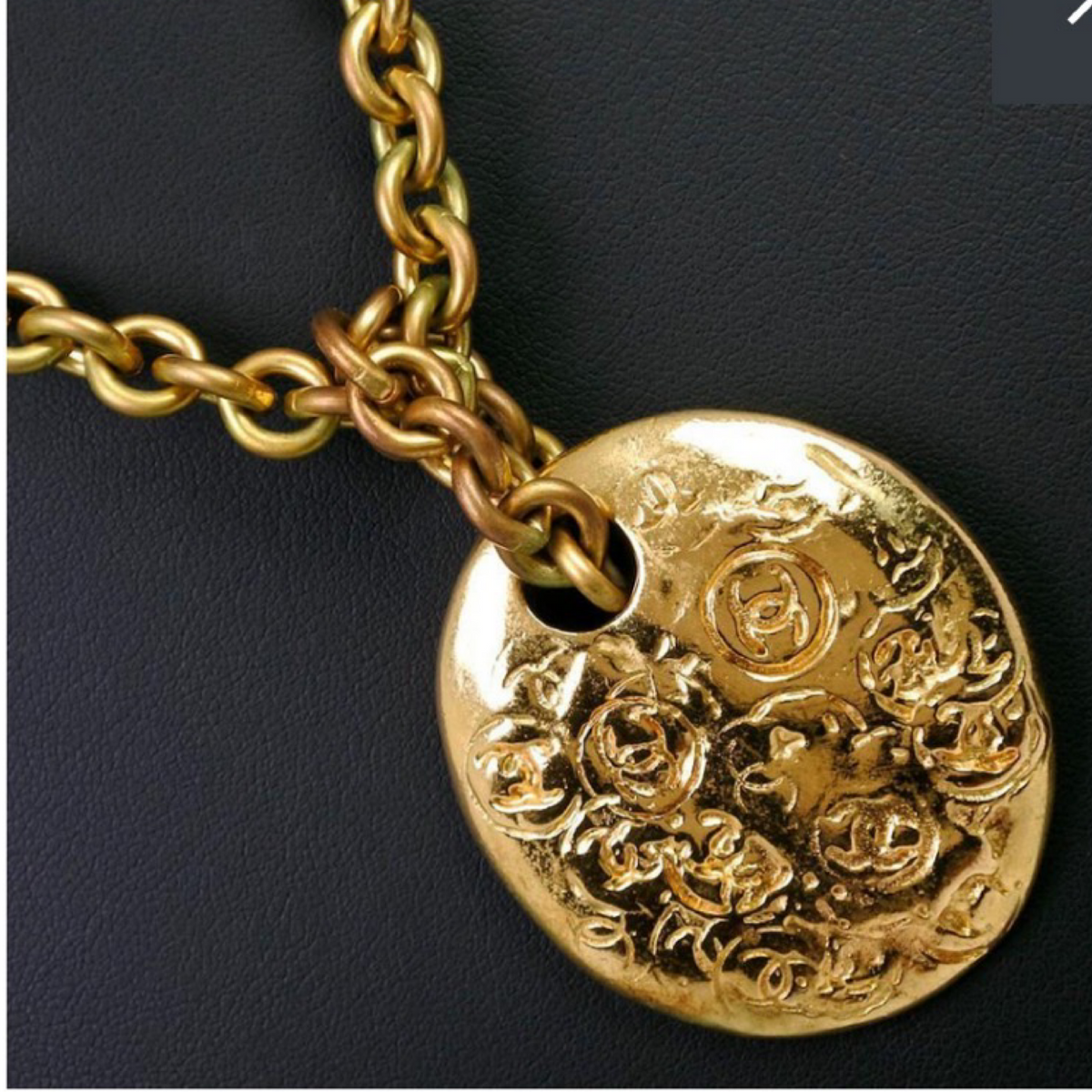 CHANEL – Coco Mark Medallion Necklace – 93P – 1993 Spring Collection – Gold Plated – Previously Owned