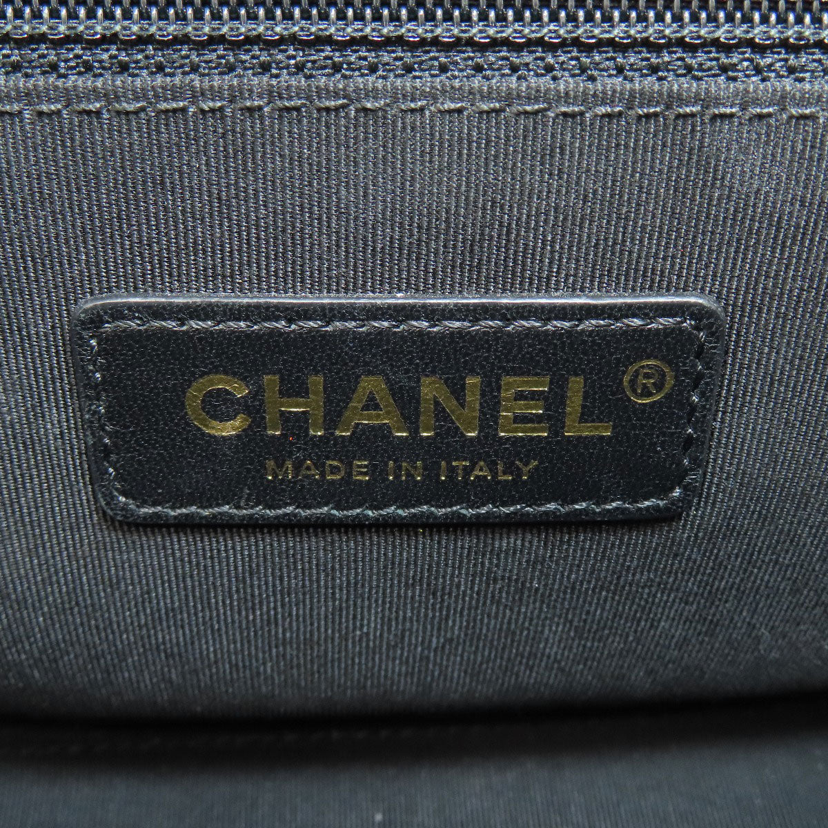 CHANEL – V-Stitch 2-Way Shoulder Bag – Black Lambskin with Gold-Tone Metal – Karl Lagerfeld Collection 2018 – 100% Authentic ✨Previously Owned Very Good Condition ~33% Off MSRP