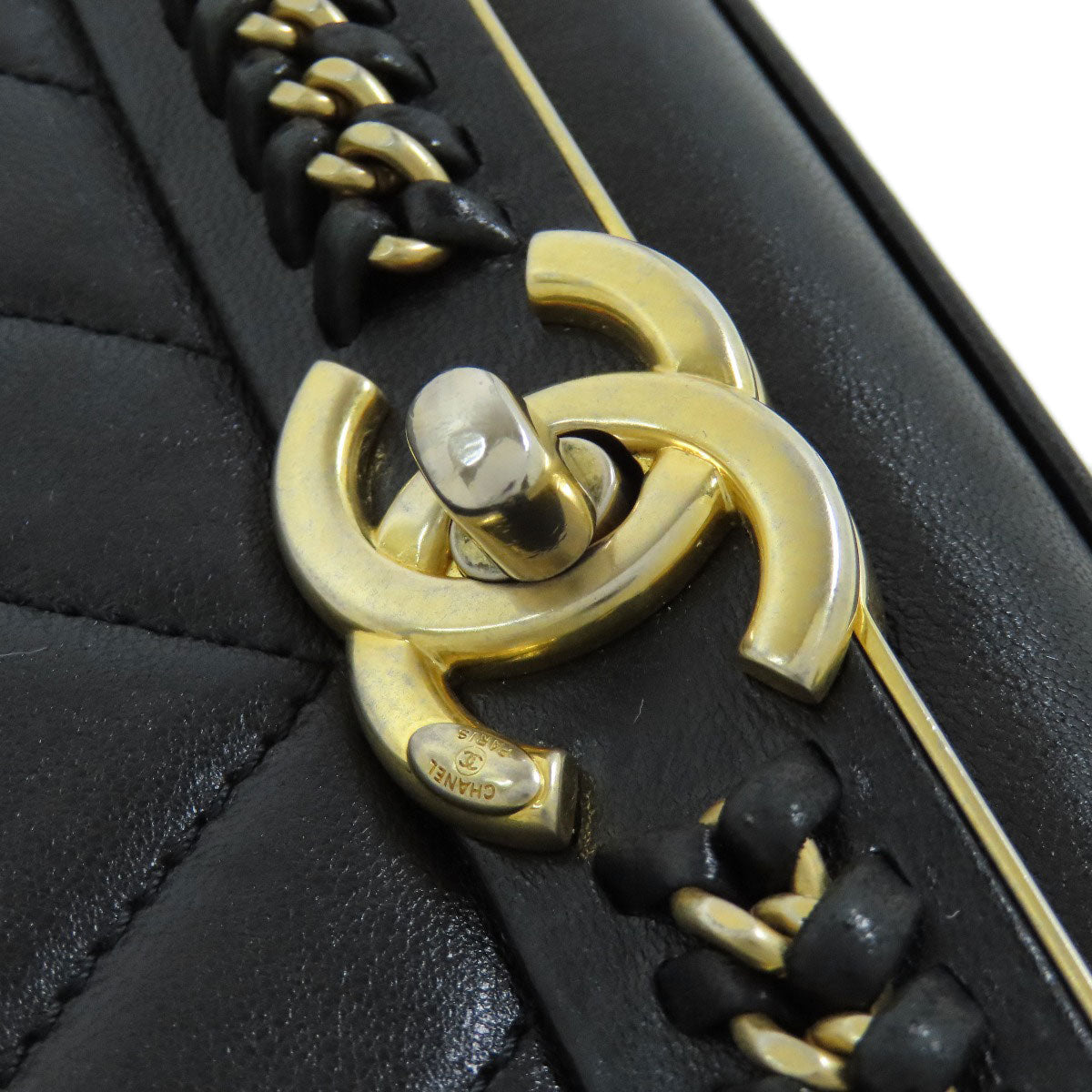 CHANEL – V-Stitch 2-Way Shoulder Bag – Black Lambskin with Gold-Tone Metal – Karl Lagerfeld Collection 2018 – 100% Authentic ✨Previously Owned Very Good Condition ~33% Off MSRP