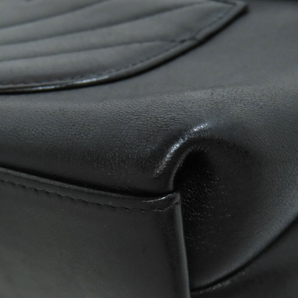 CHANEL – V-Stitch 2-Way Shoulder Bag – Black Lambskin with Gold-Tone Metal – Karl Lagerfeld Collection 2018 – 100% Authentic ✨Previously Owned Very Good Condition ~33% Off MSRP