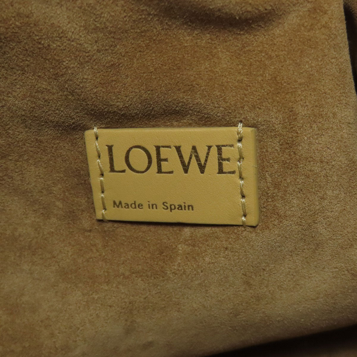LOEWE Barcelona (Medium) in calfskin 2WAY – Calfskin Butter Yellow Excellent Pre-Owned Condition ✨Excellent Pre-Owned Condition 100% Authentic ~26% Off MSRP