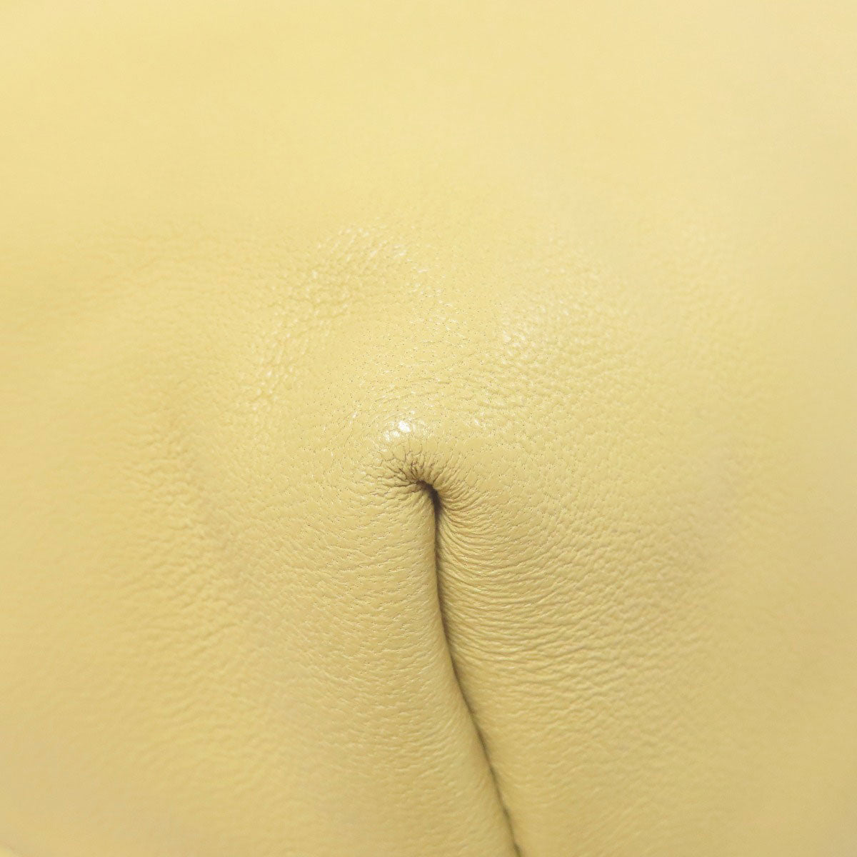 LOEWE Barcelona (Medium) in calfskin 2WAY – Calfskin Butter Yellow Excellent Pre-Owned Condition ✨Excellent Pre-Owned Condition 100% Authentic ~26% Off MSRP