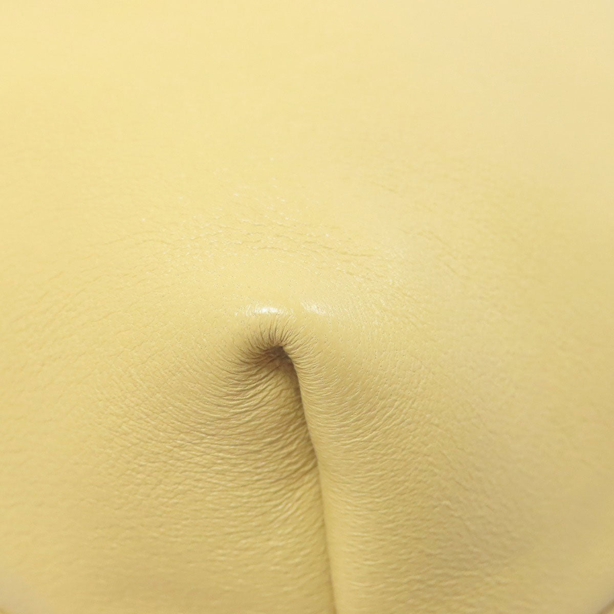 LOEWE Barcelona (Medium) in calfskin 2WAY – Calfskin Butter Yellow Excellent Pre-Owned Condition ✨Excellent Pre-Owned Condition 100% Authentic ~26% Off MSRP