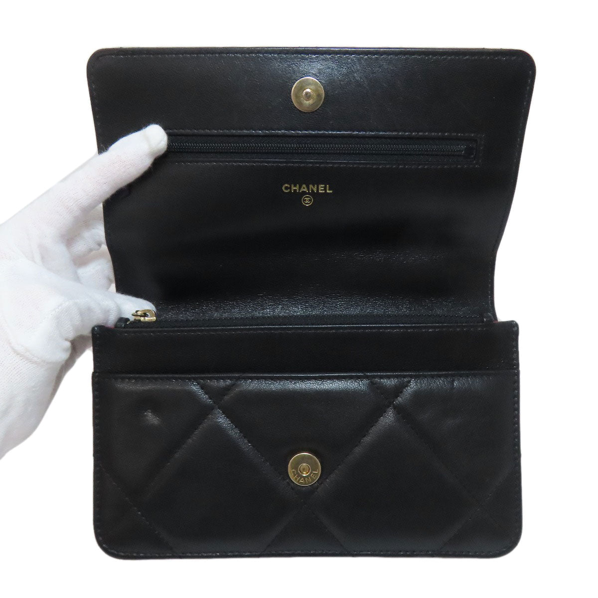 CHANEL 19 Wallet on Chain – Shiny Lambskin, Gold-Tone, Silver-Tone & Ruthenium-Finish Metal, Black 100% Authentic ✨Very Good Pre Owned Condition say