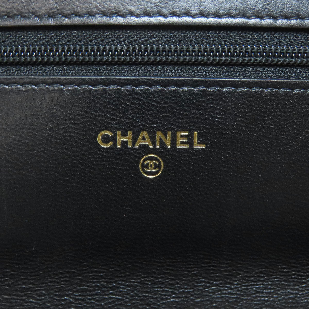 CHANEL 19 Wallet on Chain – Shiny Lambskin, Gold-Tone, Silver-Tone & Ruthenium-Finish Metal, Black 100% Authentic ✨Very Good Pre Owned Condition say