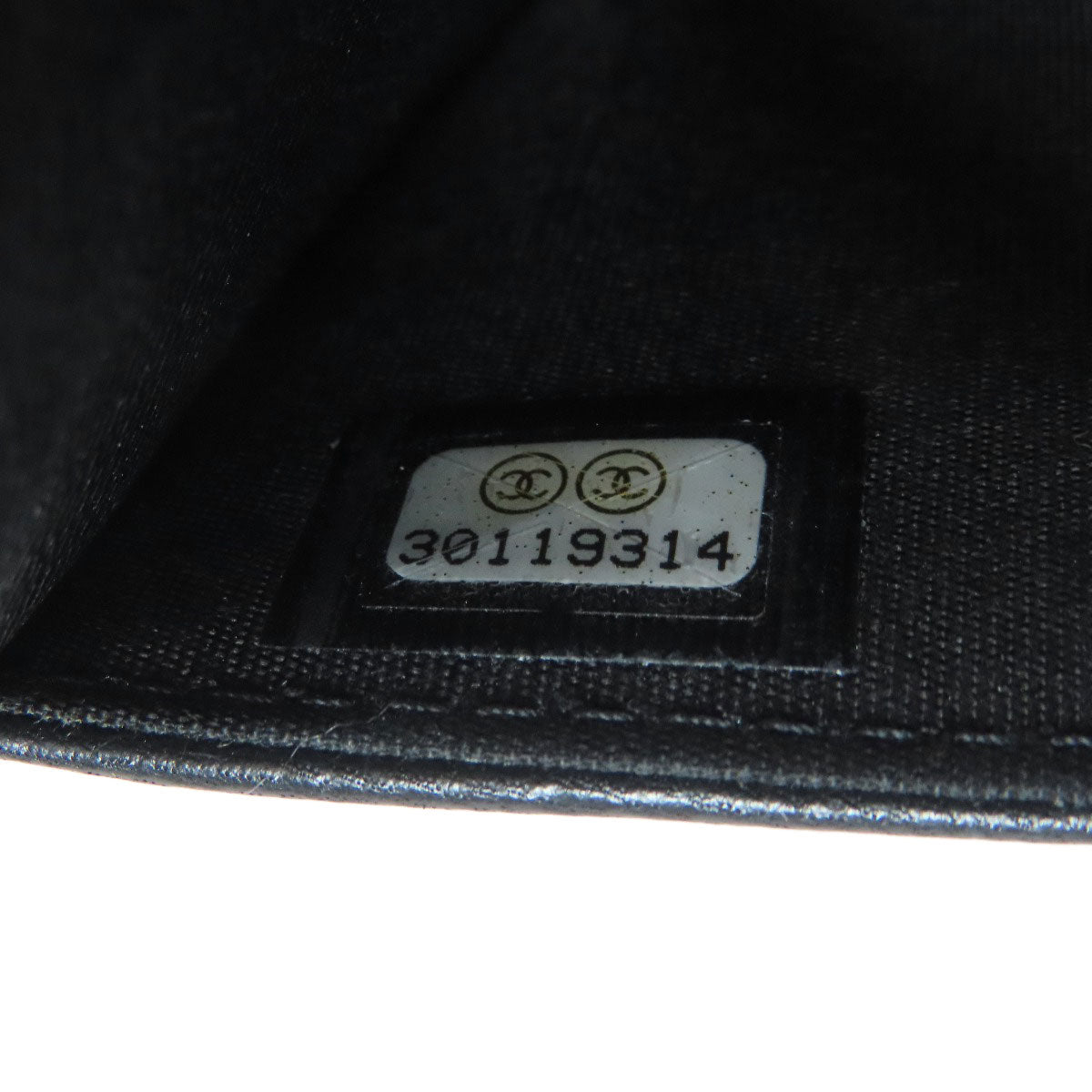 CHANEL 19 Wallet on Chain – Shiny Lambskin, Gold-Tone, Silver-Tone & Ruthenium-Finish Metal, Black 100% Authentic ✨Very Good Pre Owned Condition say