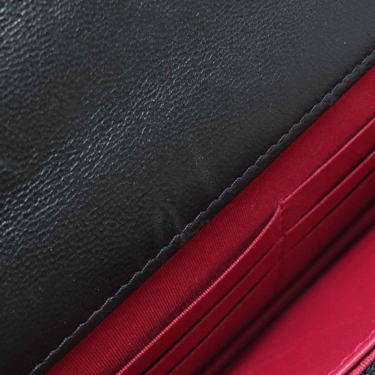 CHANEL 19 Wallet on Chain – Shiny Lambskin, Gold-Tone, Silver-Tone & Ruthenium-Finish Metal, Black 100% Authentic ✨Very Good Pre Owned Condition say