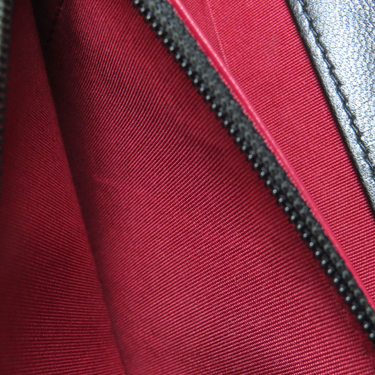 CHANEL 19 Wallet on Chain – Shiny Lambskin, Gold-Tone, Silver-Tone & Ruthenium-Finish Metal, Black 100% Authentic ✨Very Good Pre Owned Condition say