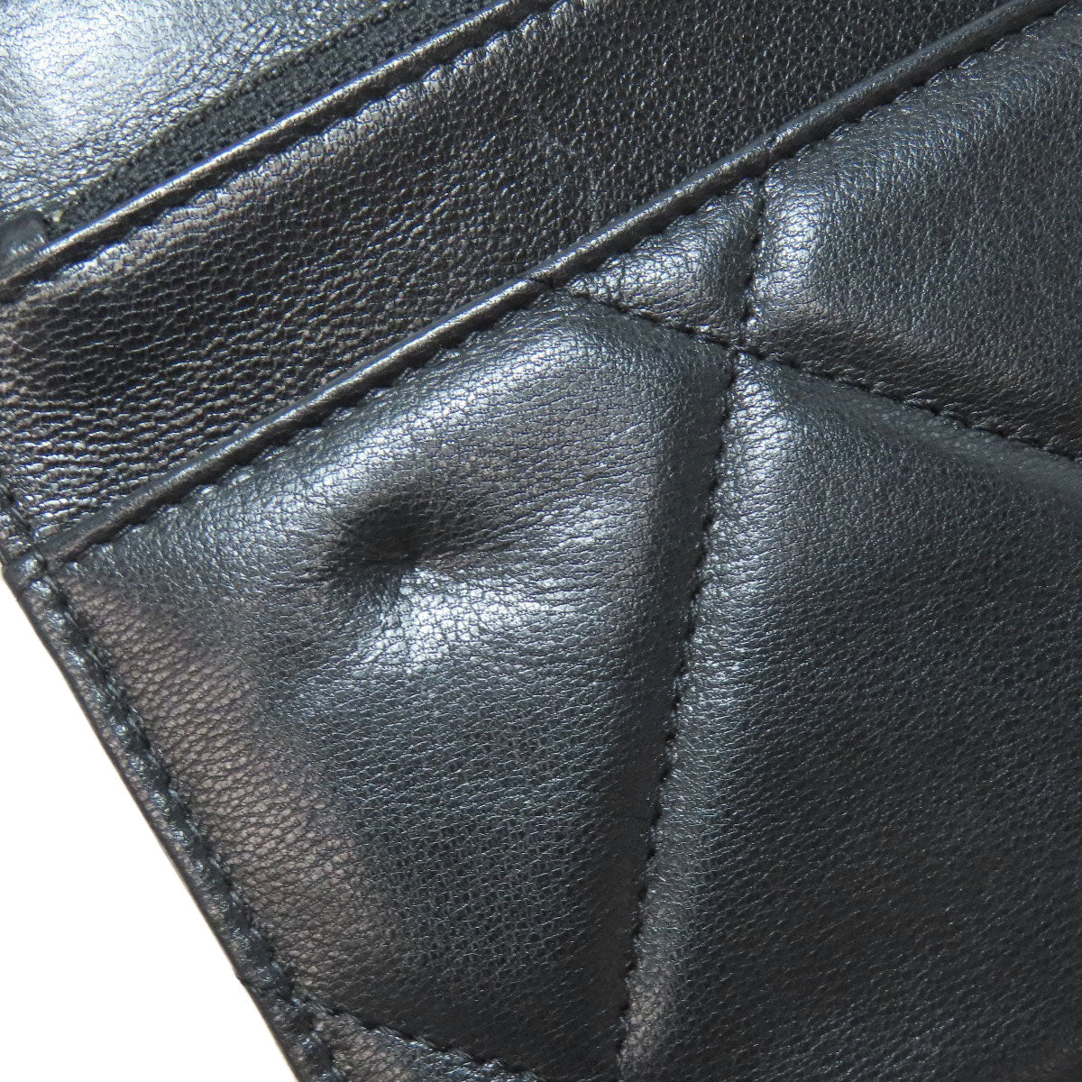 CHANEL 19 Wallet on Chain – Shiny Lambskin, Gold-Tone, Silver-Tone & Ruthenium-Finish Metal, Black 100% Authentic ✨Very Good Pre Owned Condition say