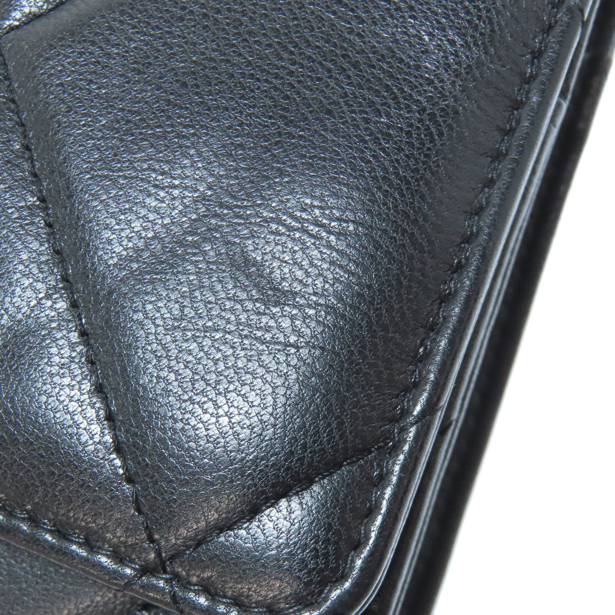 CHANEL 19 Wallet on Chain – Shiny Lambskin, Gold-Tone, Silver-Tone & Ruthenium-Finish Metal, Black 100% Authentic ✨Very Good Pre Owned Condition say