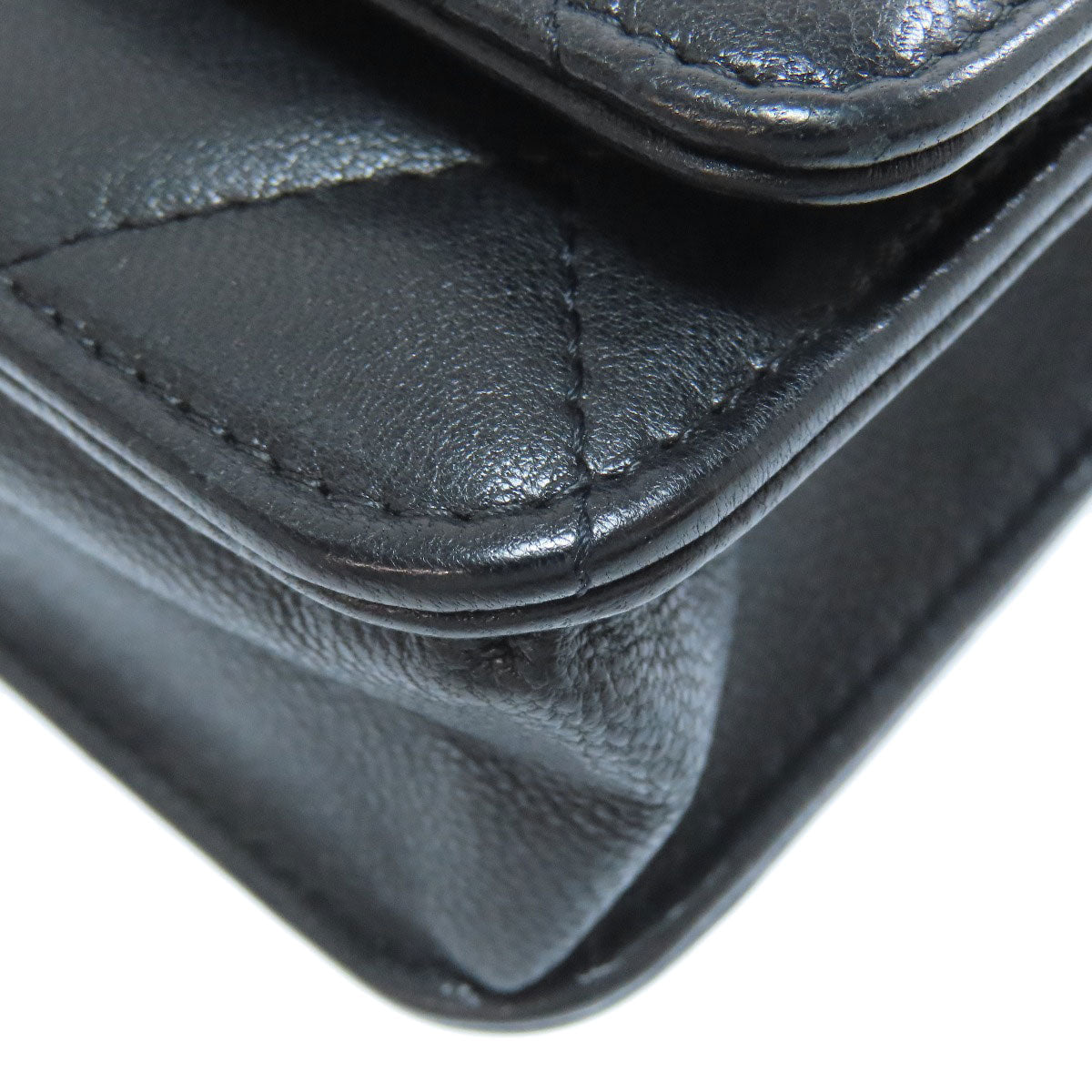 CHANEL 19 Wallet on Chain – Shiny Lambskin, Gold-Tone, Silver-Tone & Ruthenium-Finish Metal, Black 100% Authentic ✨Very Good Pre Owned Condition say