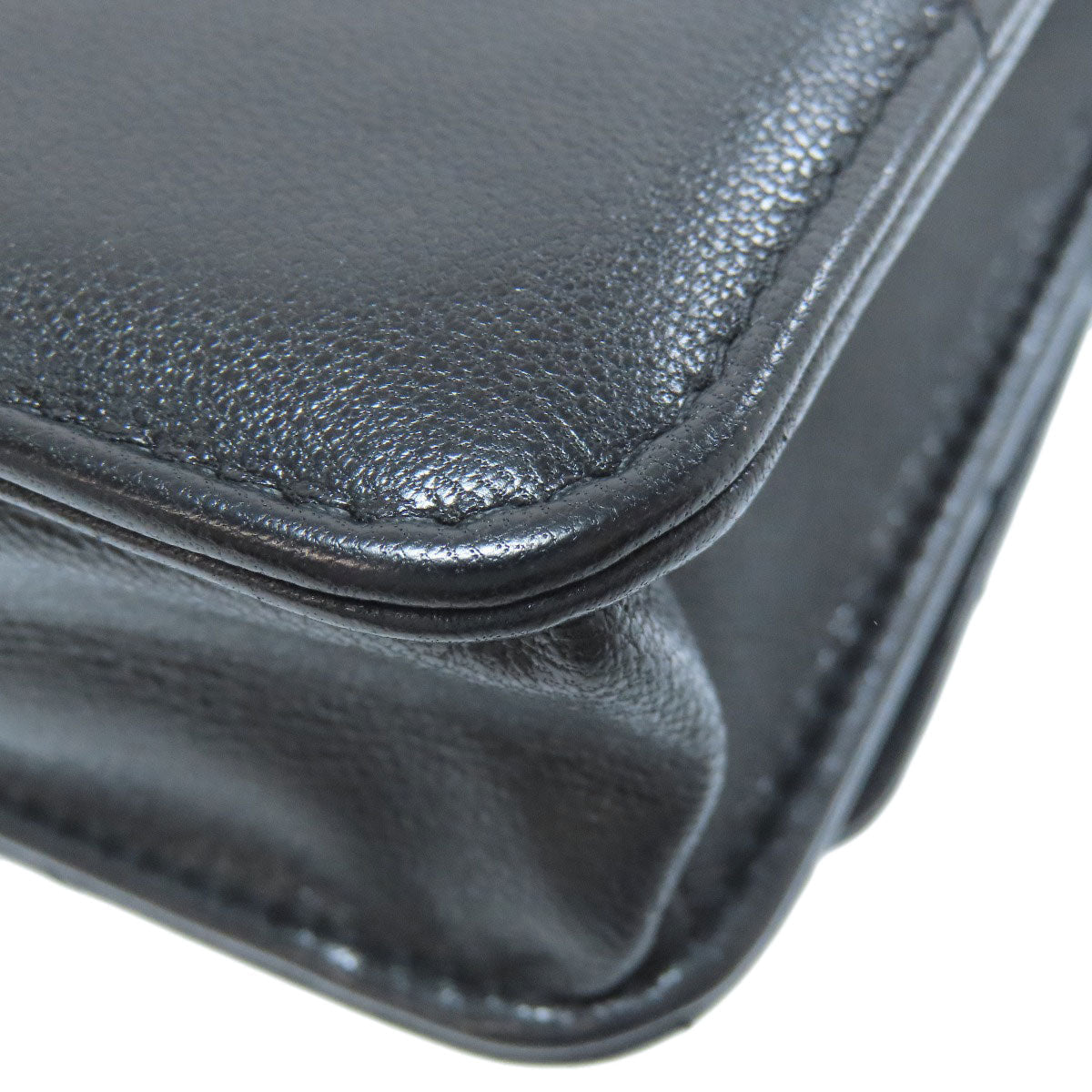 CHANEL 19 Wallet on Chain – Shiny Lambskin, Gold-Tone, Silver-Tone & Ruthenium-Finish Metal, Black 100% Authentic ✨Very Good Pre Owned Condition say