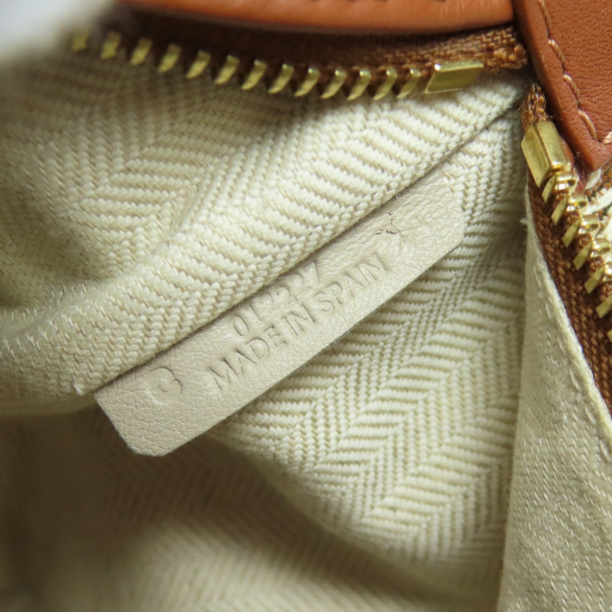 LOEWE Anagram Cuby Handbag – Brown Canvas – 100% Authentic ✨Excellent Pre Owned Condition ~26% Off MSRP