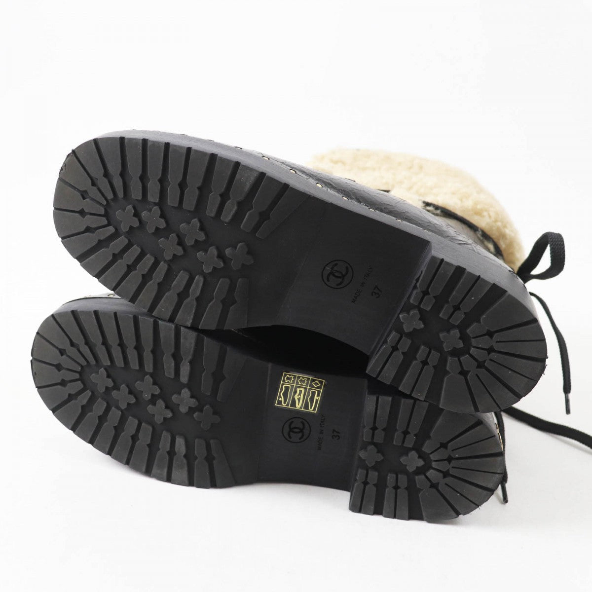 CHANEL Boots Black & Beige Leather with Mouton Trim Size 37 – Made in Italy 100% Authentic ✨Excellent Pre-Owned Condition, ✨Almost New