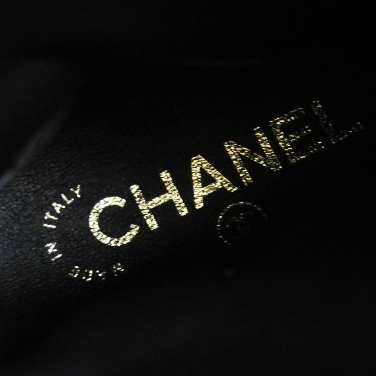 CHANEL Boots Black & Beige Leather with Mouton Trim Size 37 – Made in Italy 100% Authentic ✨Excellent Pre-Owned Condition, ✨Almost New