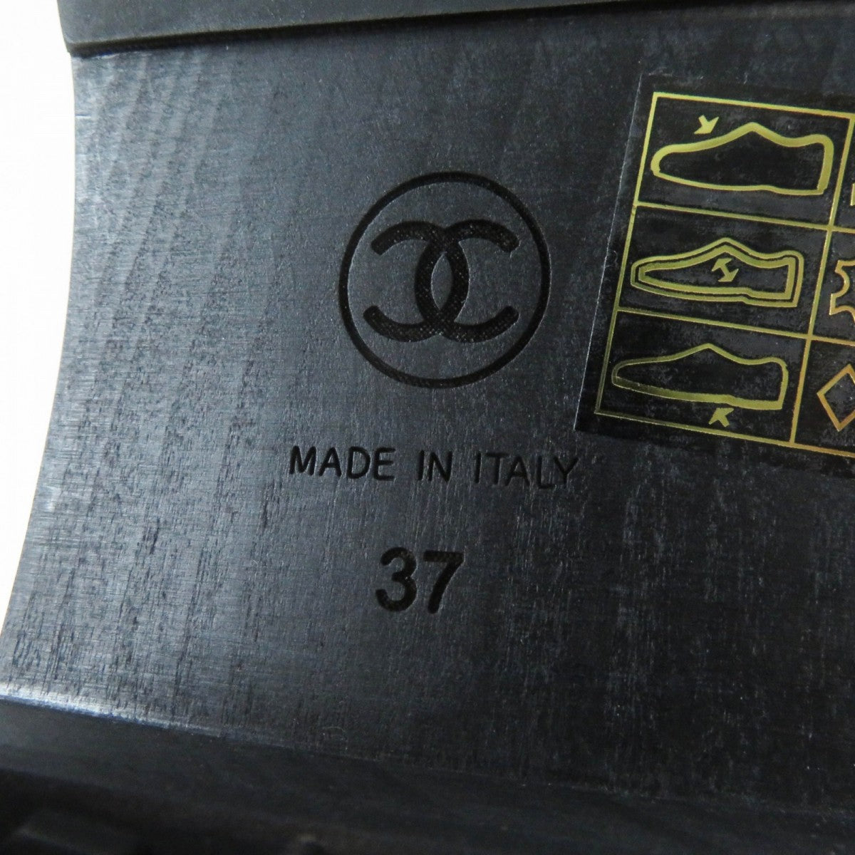 CHANEL Boots Black & Beige Leather with Mouton Trim Size 37 – Made in Italy 100% Authentic ✨Excellent Pre-Owned Condition, ✨Almost New