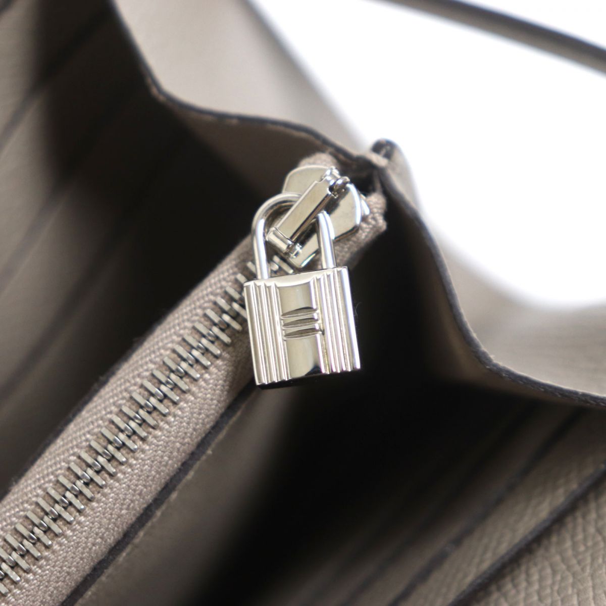 HERMÈS – Long Wallet Purse – Epsom Leather – Beige –