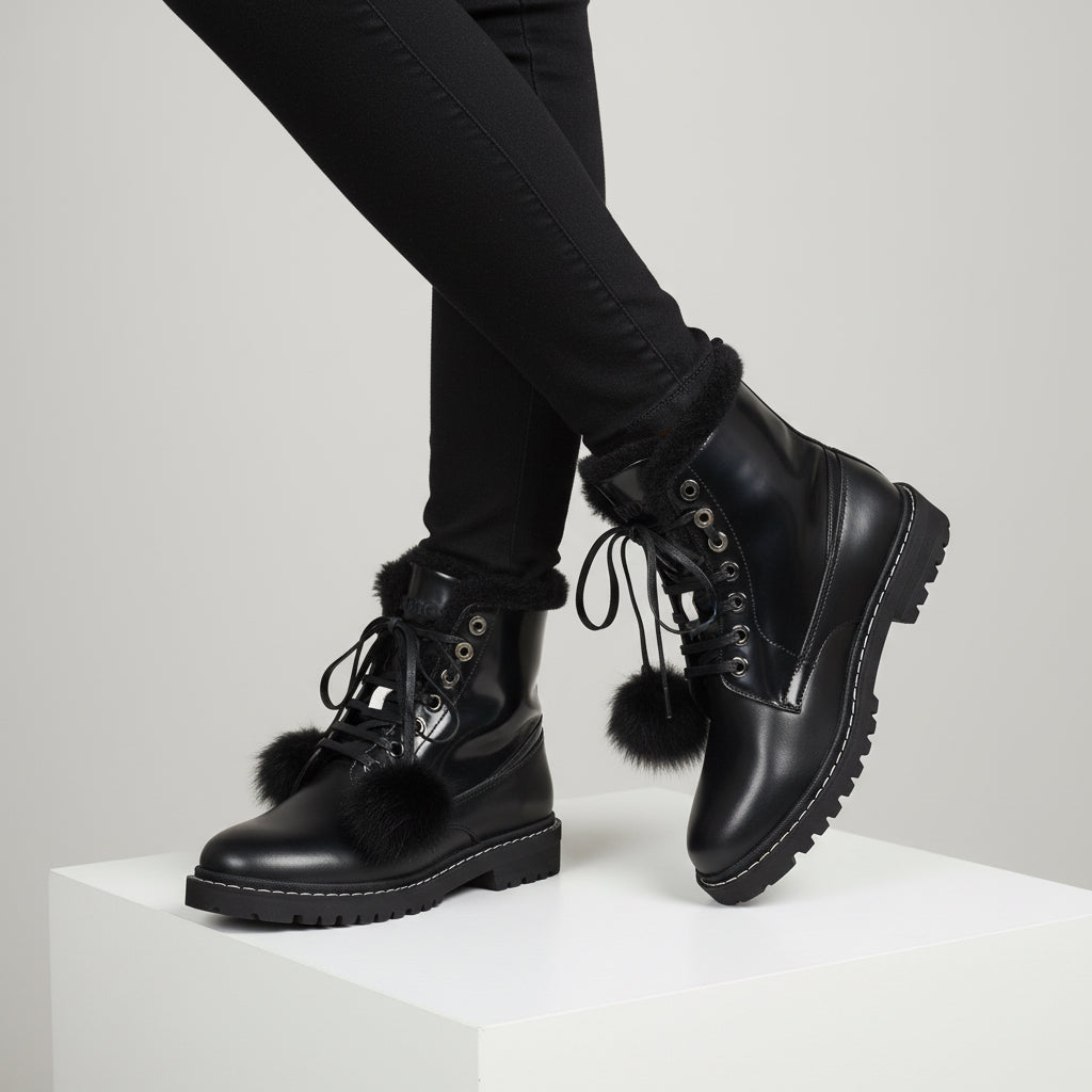 JIMMY CHOO – SNOW FLAT Short Boots Size 39.5.   100% Authentic Excellent Pre-Owned ✨Unused Condition