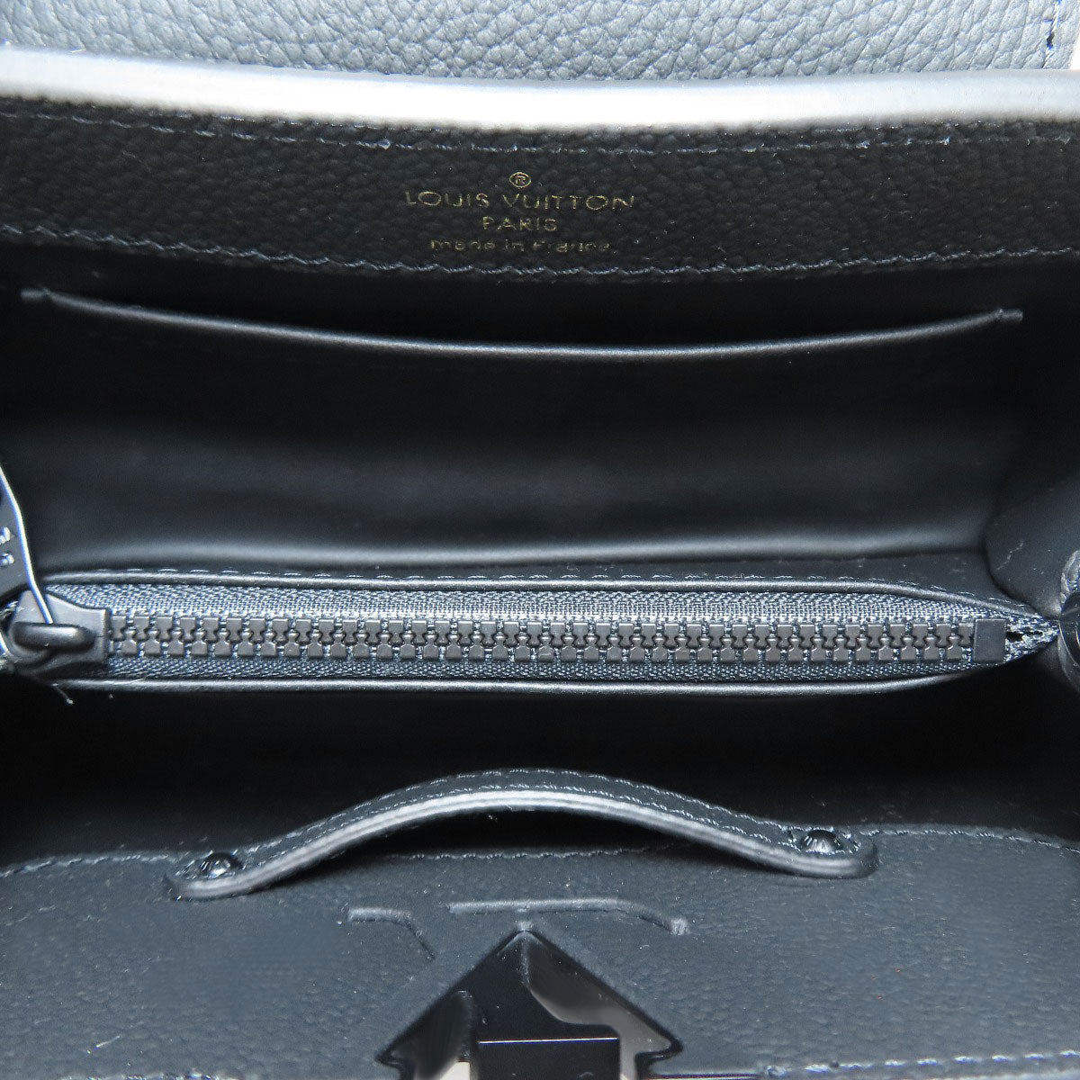 Louis Vuitton– Capucines EW (East-West silhouette )Mini Nicolas Ghesquière ✨2025 – 100% Authentic ✨Pre-Owned Almost Unused Condition ~32% off MSRP