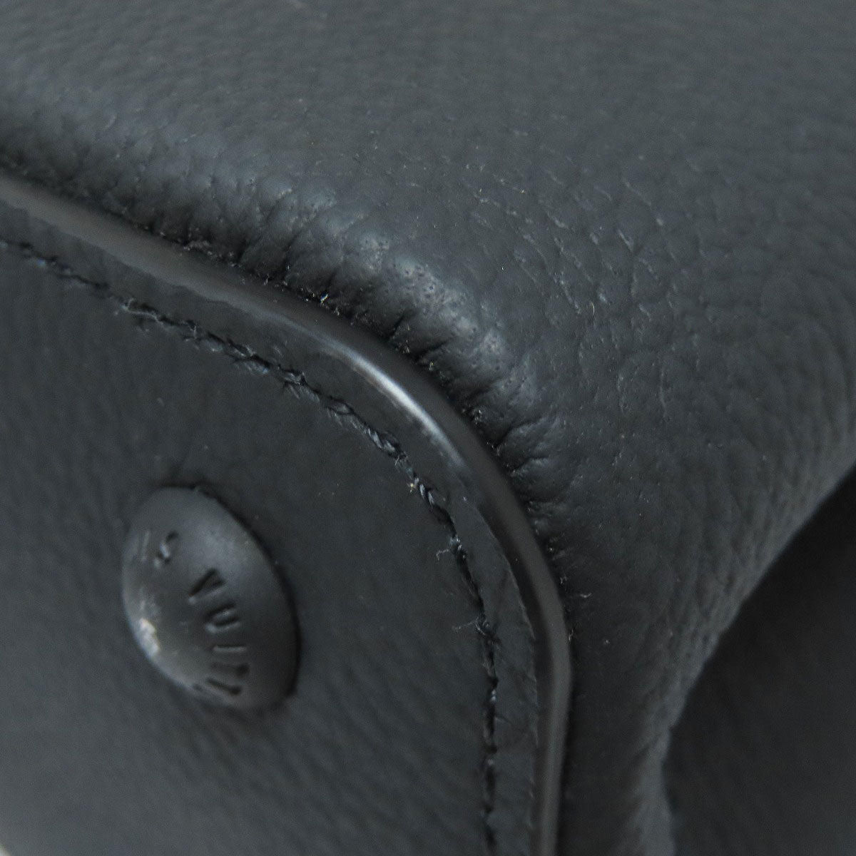 Louis Vuitton– Capucines EW (East-West silhouette )Mini Nicolas Ghesquière ✨2025 – 100% Authentic ✨Pre-Owned Almost Unused Condition ~32% off MSRP