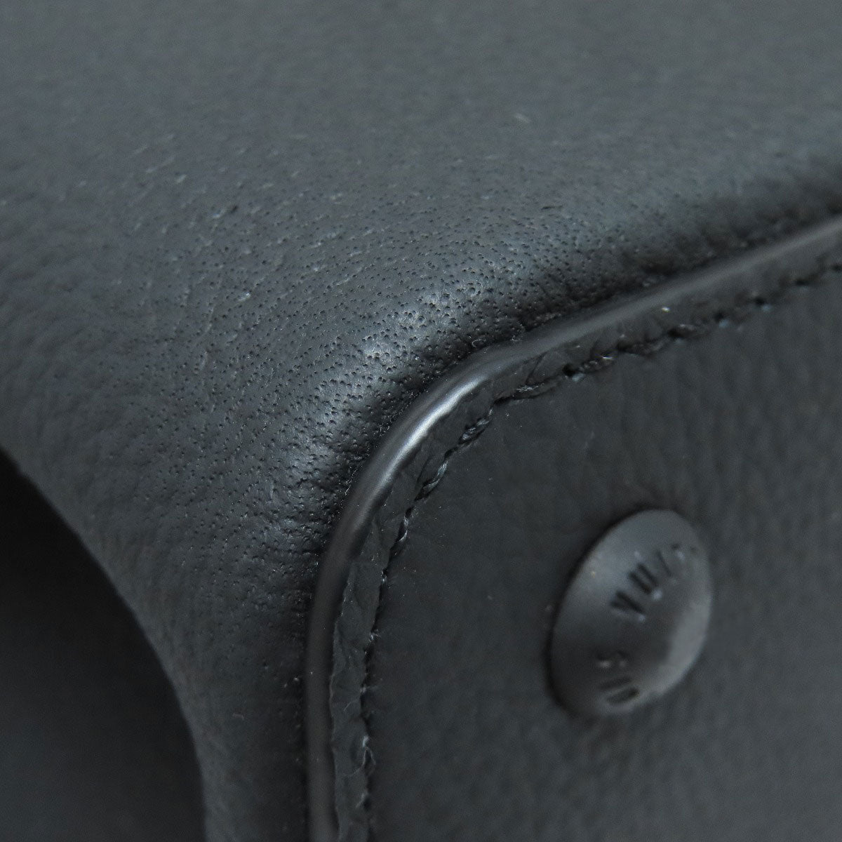 Louis Vuitton– Capucines EW (East-West silhouette )Mini Nicolas Ghesquière ✨2025 – 100% Authentic ✨Pre-Owned Almost Unused Condition ~32% off MSRP