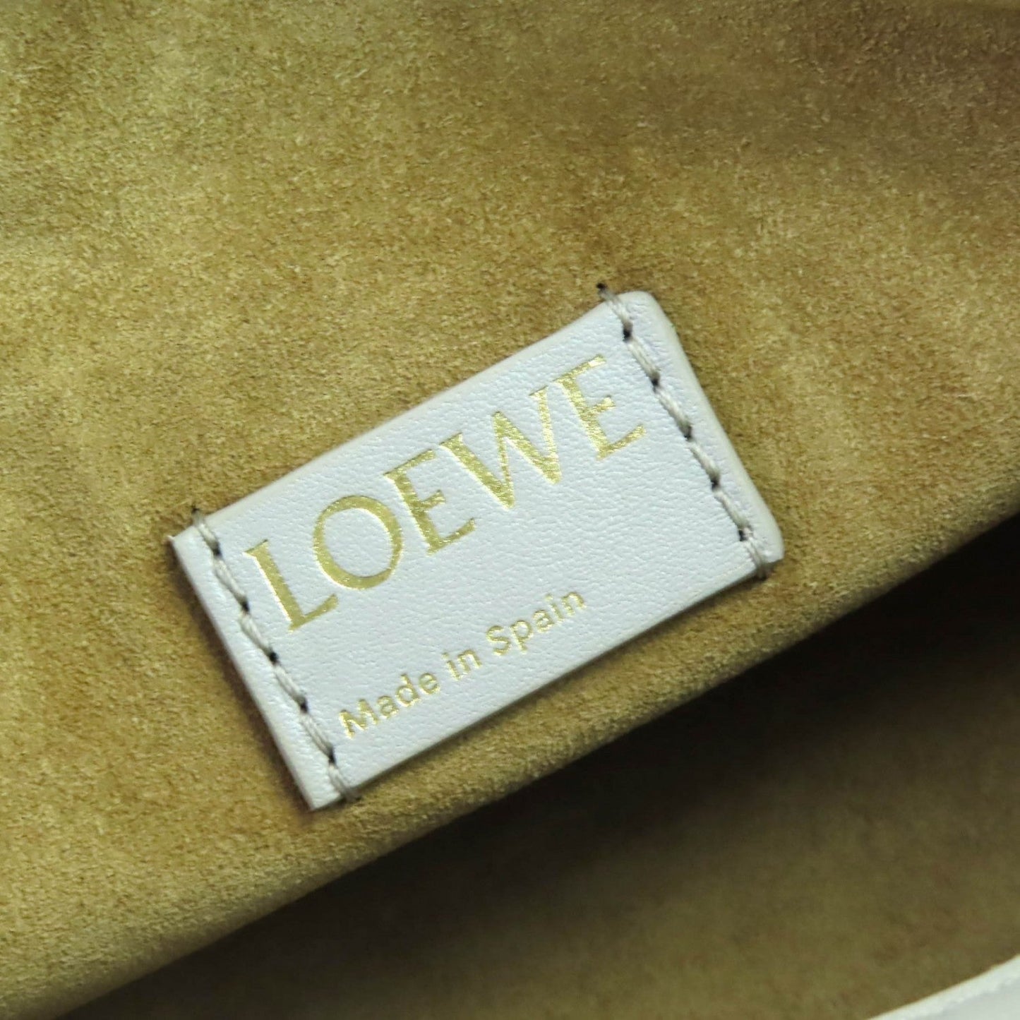 LOEWE Flamenco                                             100% Authentic                                           ✨Excellent Pre-Owned * Unused Condition ~30% off MSRP