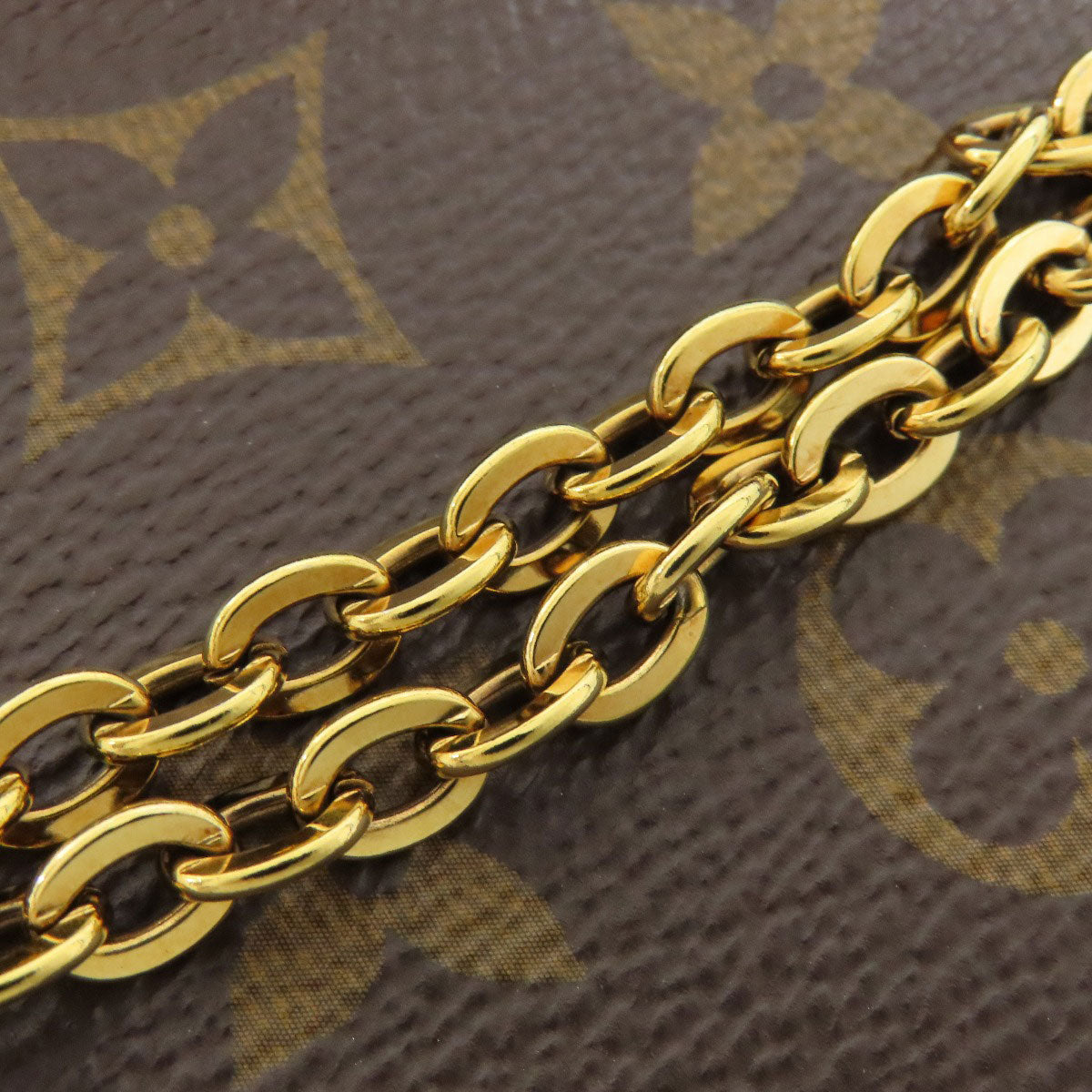 Louis Vuitton        Multi Pochette Accessoires 100% Authentic ✨Excellent Pre-Owned Condition with Minor Wear ~28% off MSRP