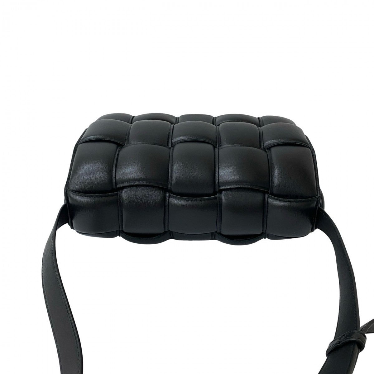 BOTTEGA VENETA – Padded Cassette Shoulder Bag – Black Leather – 100% Authentic Excellent ✨ Previously Owned Condition -26% off MSRP