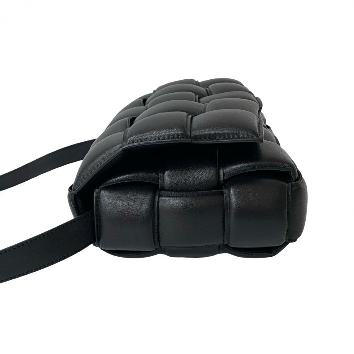 BOTTEGA VENETA – Padded Cassette Shoulder Bag – Black Leather – 100% Authentic Excellent ✨ Previously Owned Condition -26% off MSRP