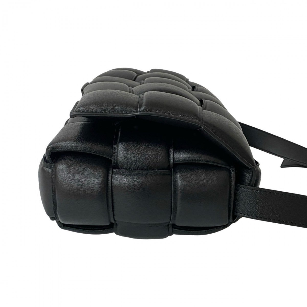 BOTTEGA VENETA – Padded Cassette Shoulder Bag – Black Leather – 100% Authentic Excellent ✨ Previously Owned Condition -26% off MSRP